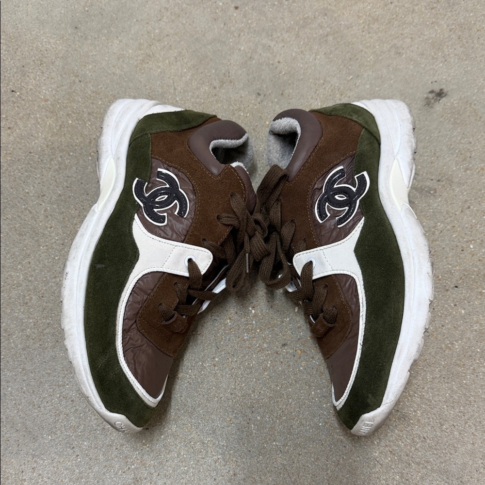 CHANEL Brown & White Women's Low-Top Sneakers - Picture 2 of 7